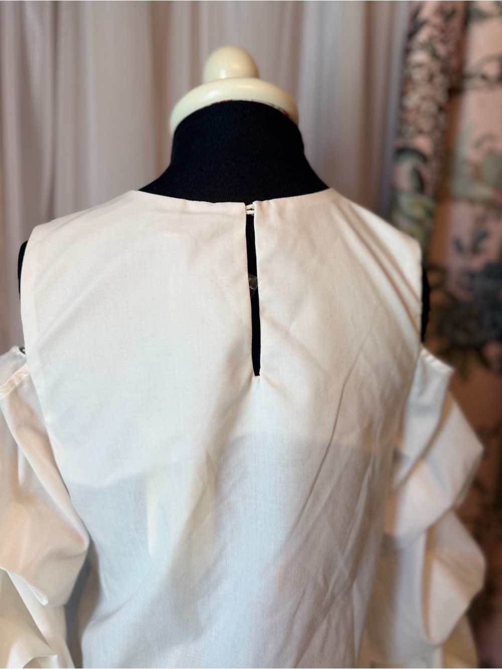 The Clothing Company White Cold Shoulder Ruffle Sleeve Bow Blouse S NWT - Picture 11 of 16